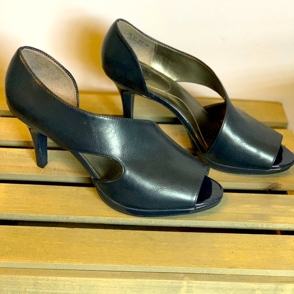 Lifestride navy leather sandal heels size 11W